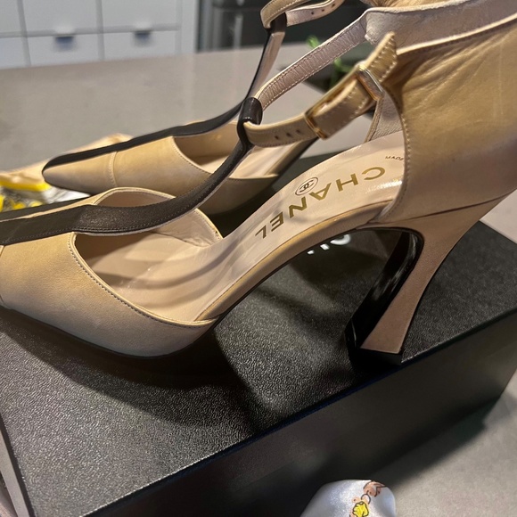 CHANEL High Heel in Beige and Black Smoothie Lamb Leather US 8 - Picture 4 of 7